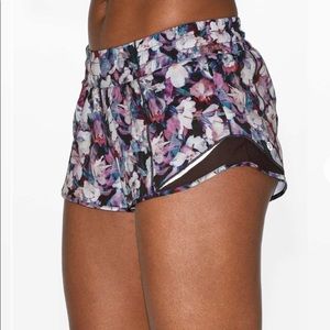 Lululemon Hotty hot shorts 2.5”